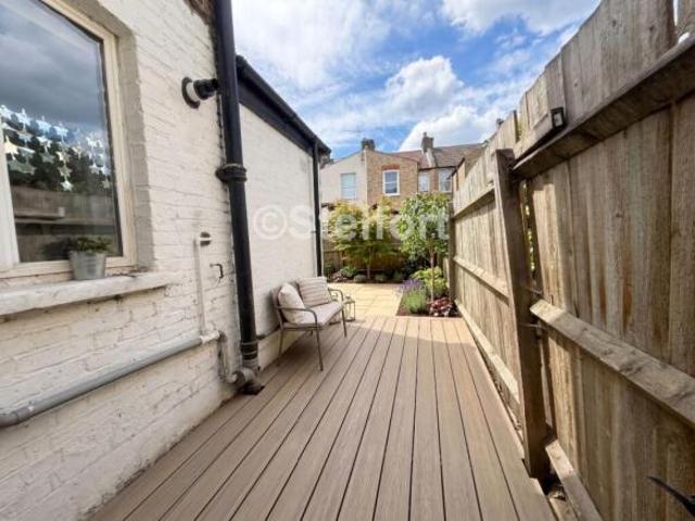 Cottage for rent in Cat Hill