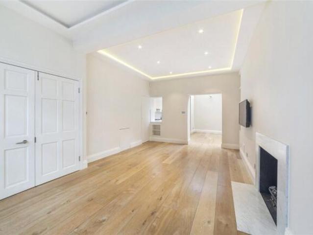 Cottage for rent in Hampstead, Greater London