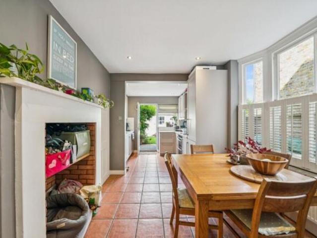 Cottage for rent in Twickenham, Greater London