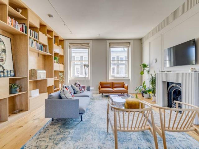 Terraced House for rent in Fulham