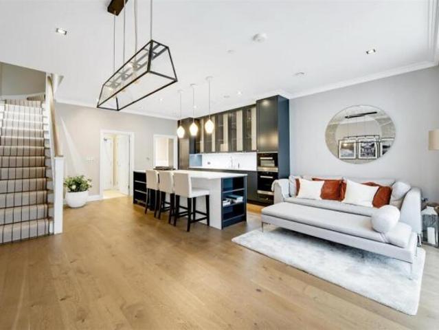 Cottage for rent in Chiswick, Greater London