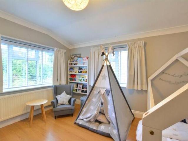 Cottage for rent in Cat Hill, England