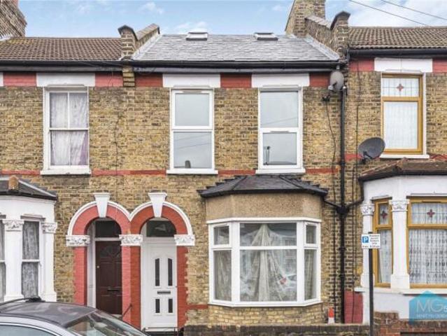Cottage for rent in Tottenham, Greater London
