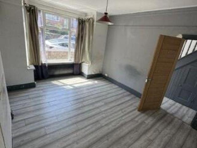 Cottage for rent in Spring Park, Luton