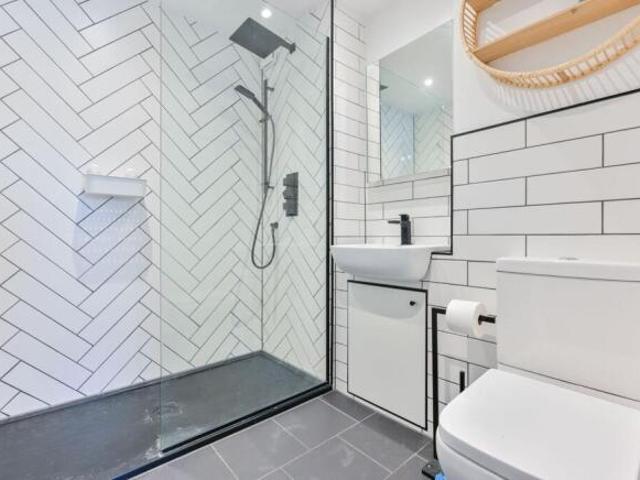 Cottage for rent in Woolwich, Greater London