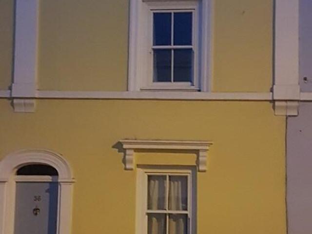Terraced House for rent in Woolwich
