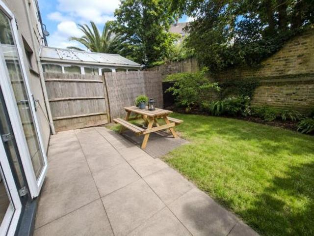 Cottage for rent in Cat Hill