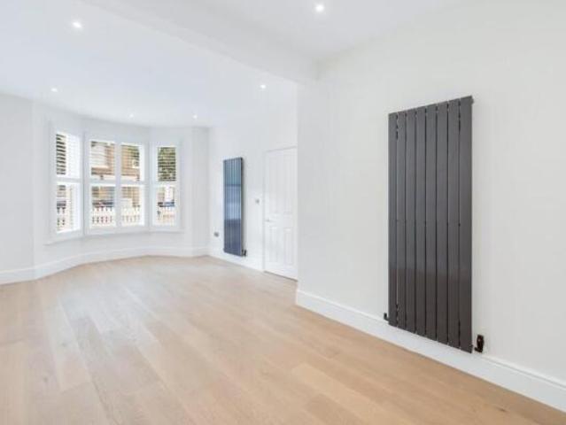 Cottage for rent in Chiswick, Greater London