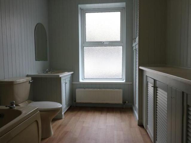 Cottage for rent in Follaton, Strode