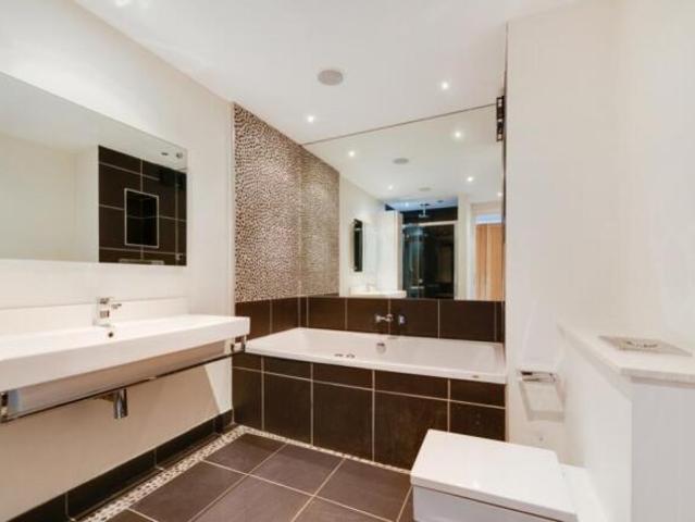 Cottage for rent in Hampstead, Greater London