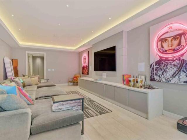 Cottage for rent in Fulham, Greater London