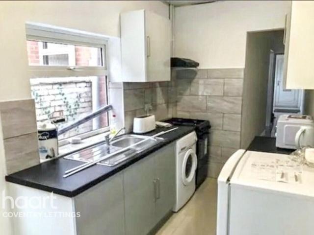Terraced House for rent in Coventry