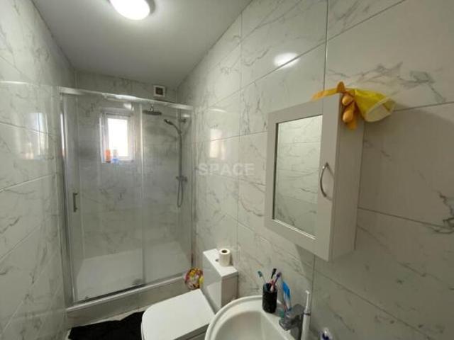Cottage for rent in Reading