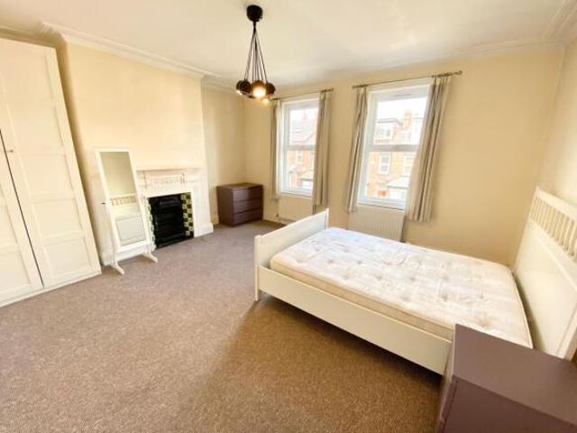 Cottage for rent in Burley, West Yorkshire