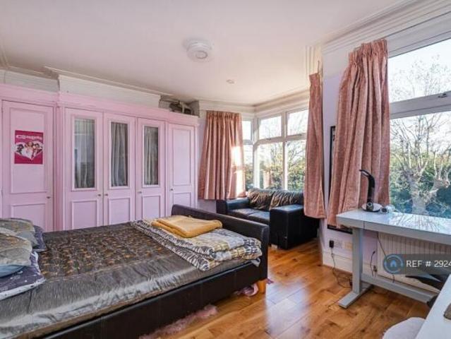 Cottage for rent in Cat Hill