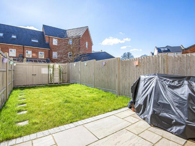 Terraced House for rent in Bromley