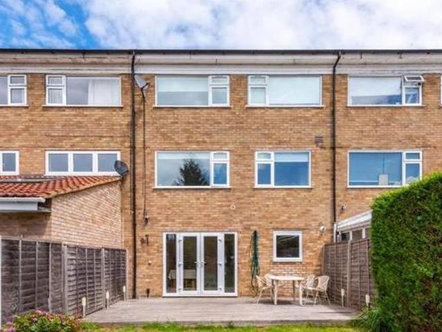 House for rent in Surrey