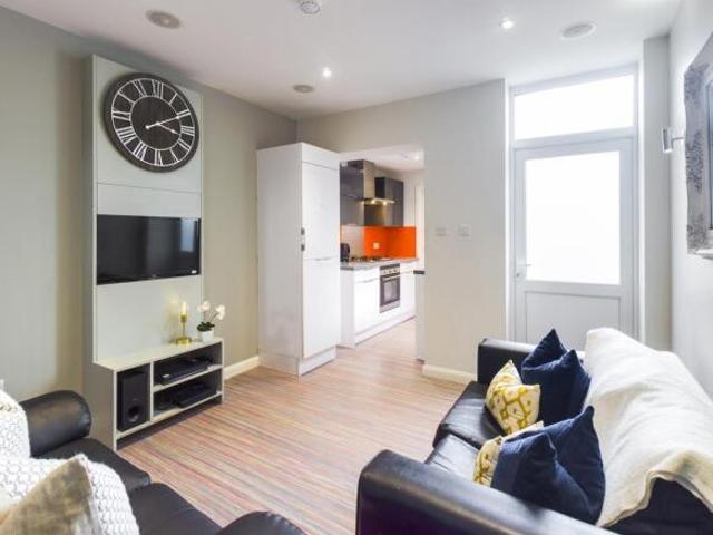 Cottage for rent in Stoke-on-Trent