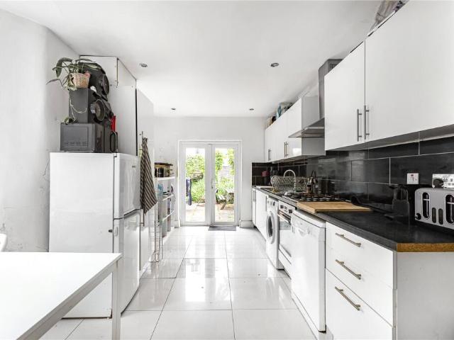 Cottage for rent in Hackney
