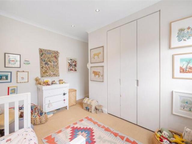Cottage for rent in Cat Hill, England