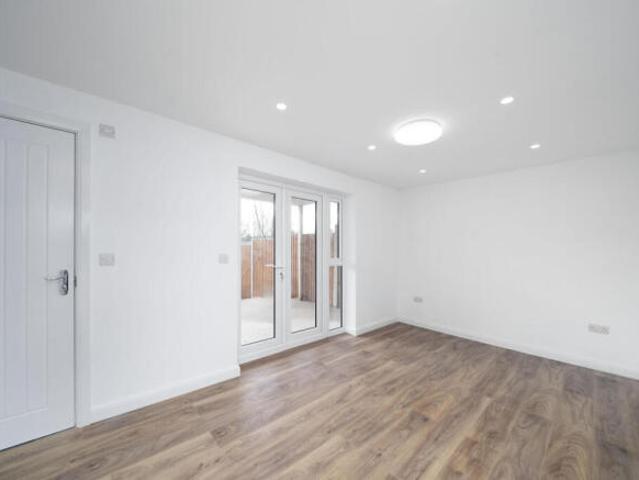 Cottage for rent in Northolt, Greater London