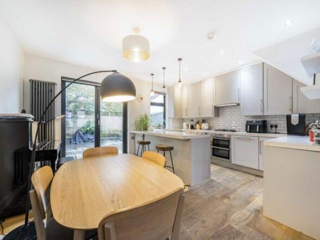 Cottage for rent in Tooting Graveney, Greater London