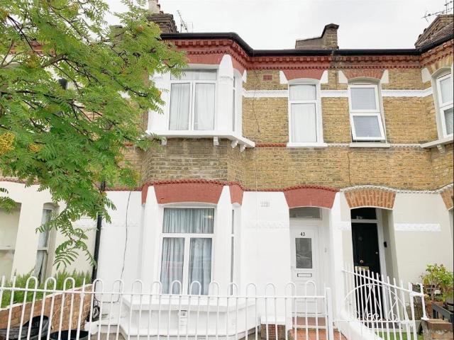 Terraced House for rent in Shepherd's Bush