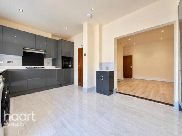 Cottage for rent in Wembley, Greater London