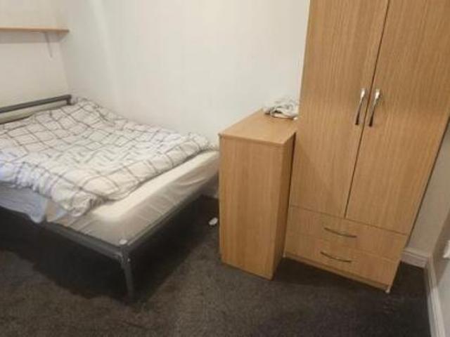 Cottage for rent in Hyde Park, West Yorkshire