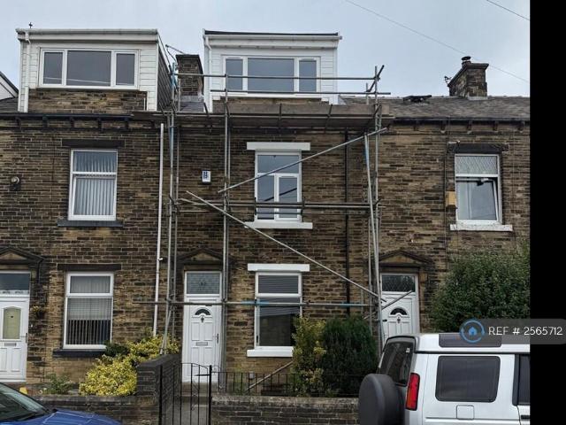 Terraced House for rent in Bradford