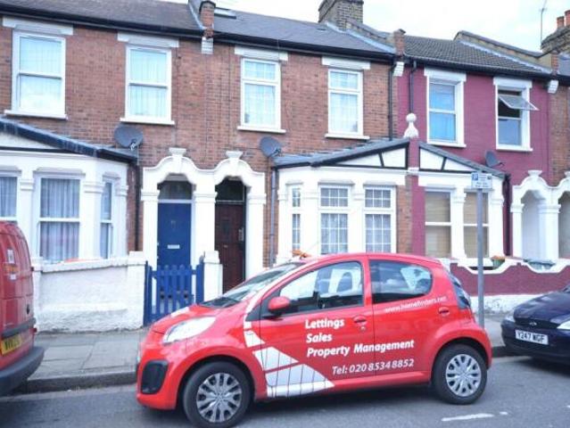 Cottage for rent in Beckton, Greater London