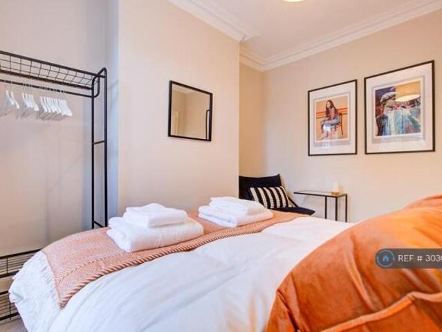 Cottage for rent in Wimbledon, Greater London