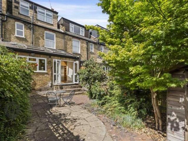 Cottage for rent in London Borough of Merton, Greater London