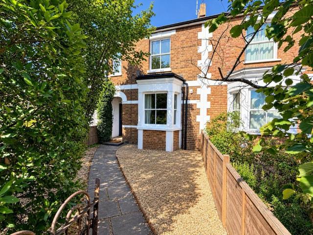 House for sale in Ripley Springs, Row Town