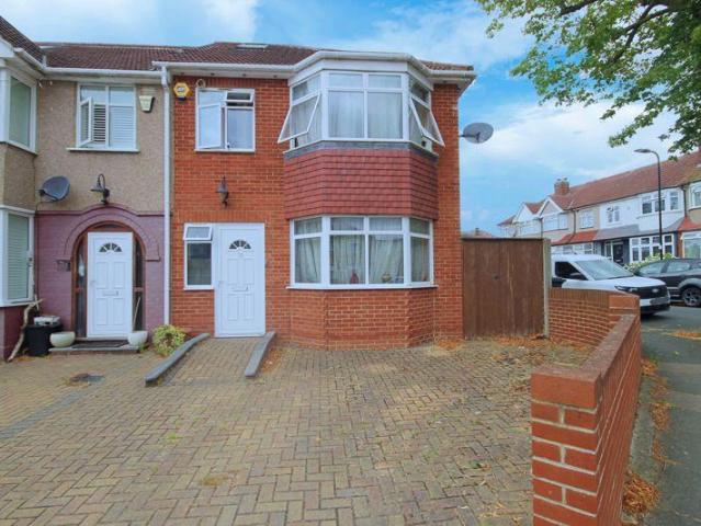 House for sale in London Borough of Ealing, Greenford