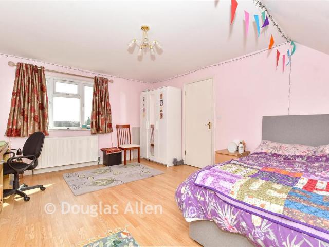 House for sale in Gants Hill, Greater London