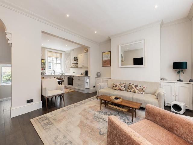House for sale in Tachbrook Estate, Greater London