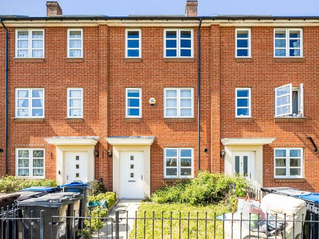 House for sale in London Borough of Merton, Mitcham