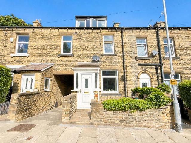 House for sale in Cottingley, West Yorkshire