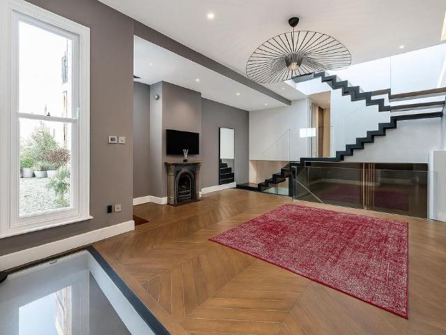 Flat for sale in Bayswater, Greater London