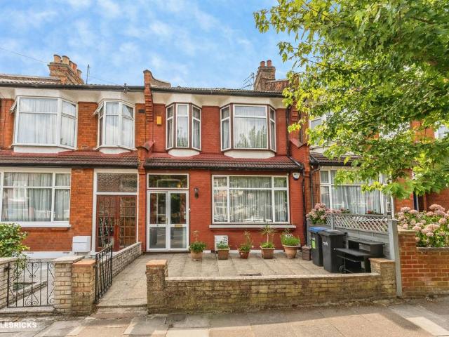 House for sale in New Southgate, Greater London