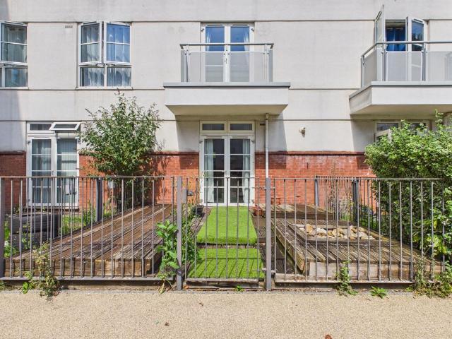 House for sale in Bede Island, Old Wharf