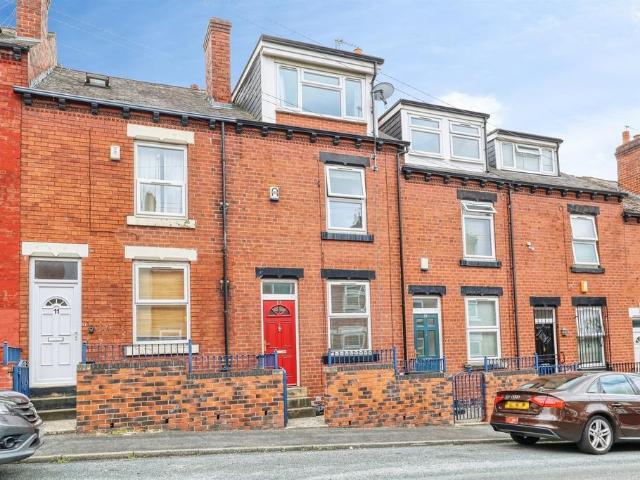 House for sale in Hyde Park, West Yorkshire