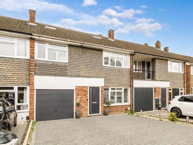 House for sale in Byfleet, Woking