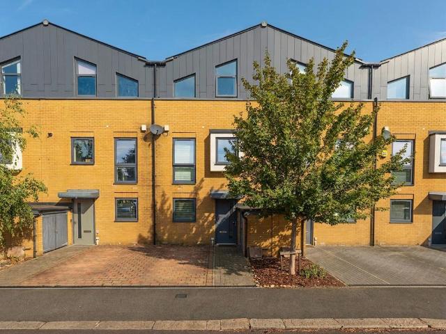 House for sale in London Borough of Merton, Mitcham
