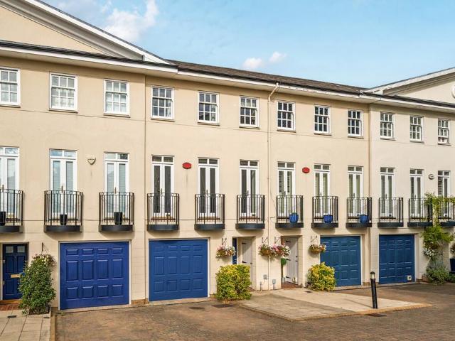 House for sale in London Borough of Lambeth, Greater London