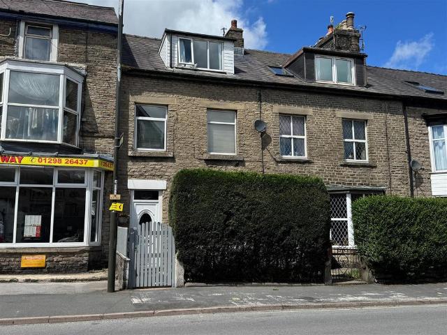 House for sale in Charlesworth, East Midlands