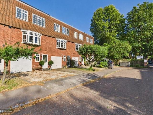 House for sale in Wooburn, Bourne End
