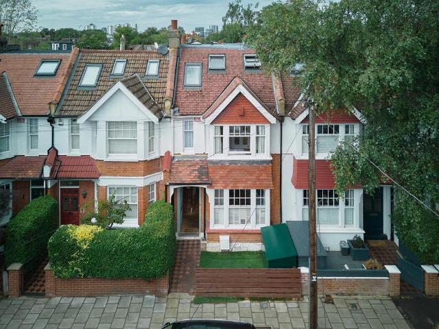 House for sale in London Borough of Hounslow, Strand