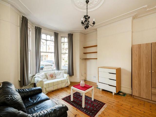 House for sale in Brondesbury, Greater London